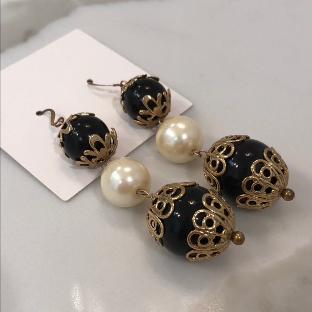 Vintage style black & pearl beaded earrings